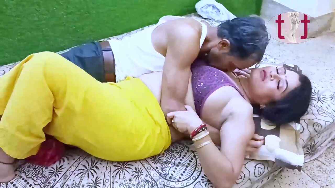 Horny Savita Bhabhi 2024 Topless Topper Hindi XXX Video